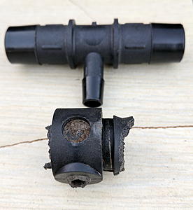 Is this bad if it leaks? (heater hose?)-img_20170728_202210.jpg