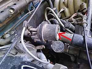 This cant be right-coolant-flow-valve-vacuum-line.jpg