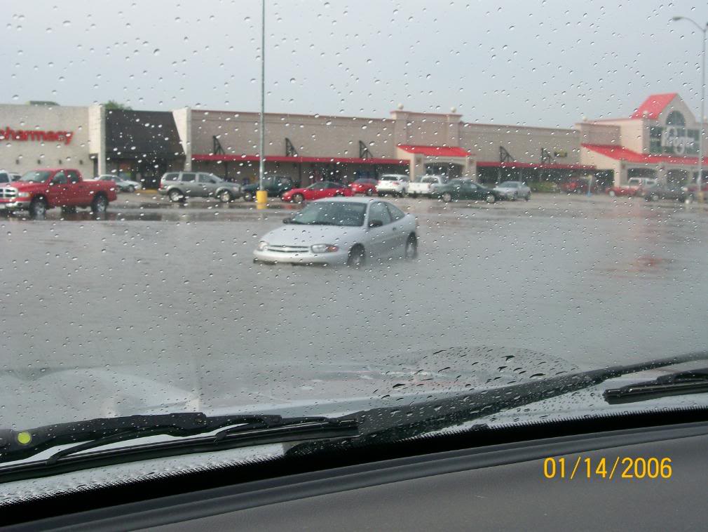 Name:  FLoodinkmartparkinglot001.jpg
Views: 60
Size:  103.5 KB