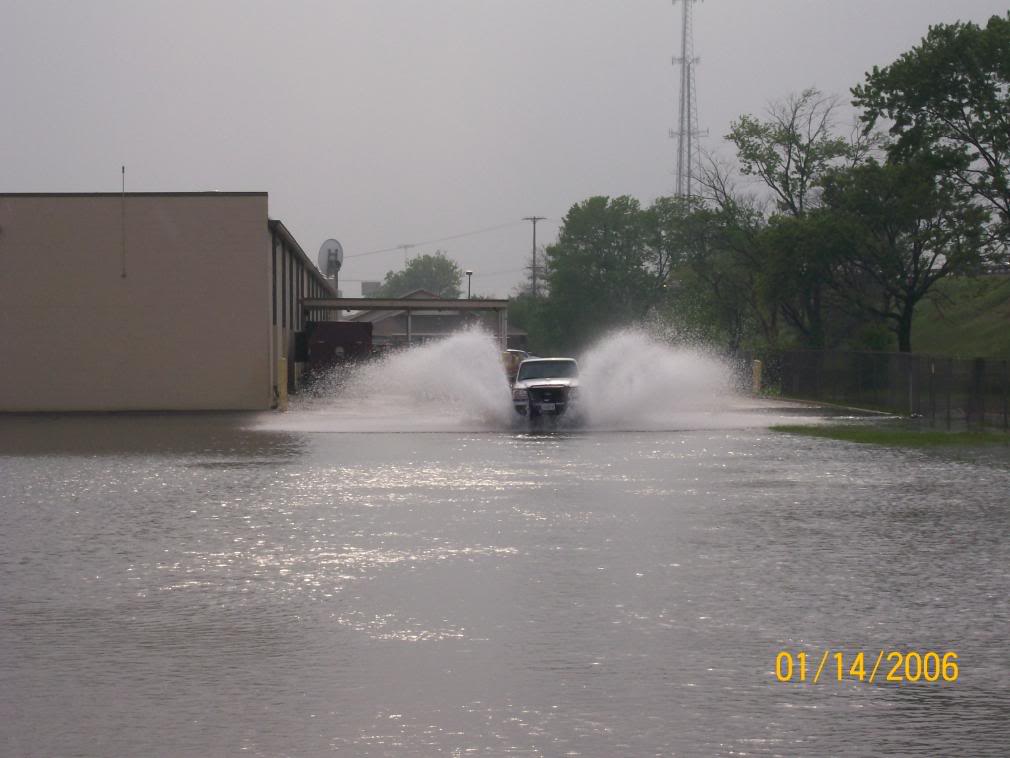 Name: FLoodinkmartparkinglot009.jpg
Views: 96
Size: 77.8 KB