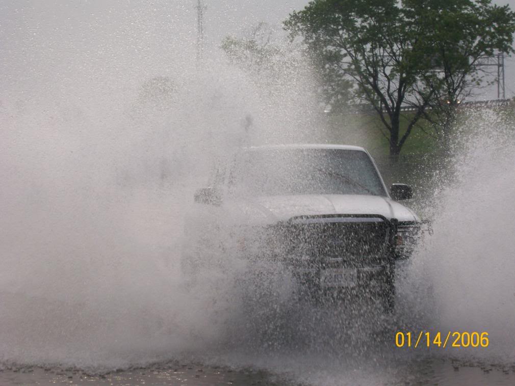 Name: FLoodinkmartparkinglot010.jpg
Views: 96
Size: 89.2 KB
