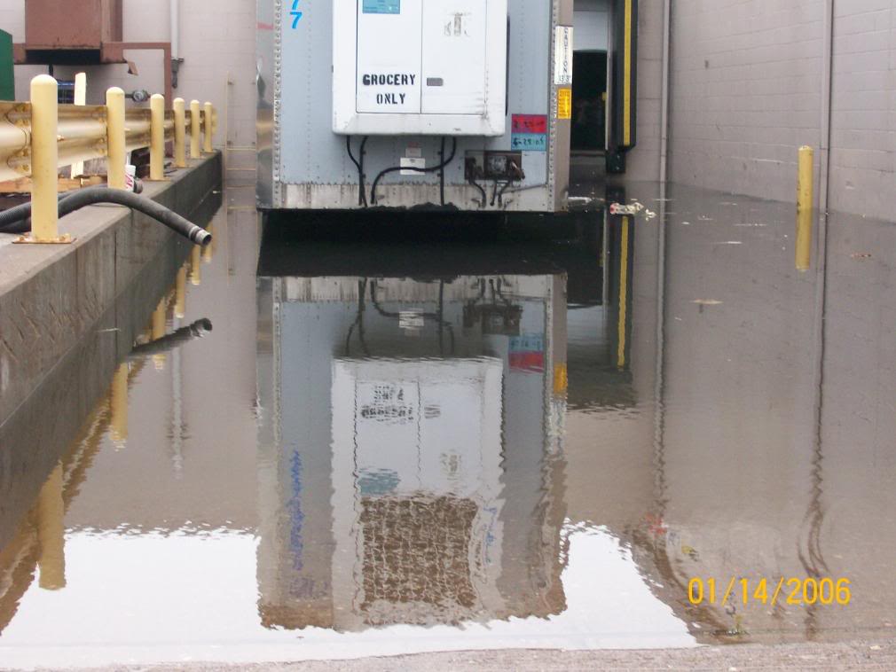 Name:  FLoodinkmartparkinglot020.jpg
Views: 54
Size:  82.0 KB